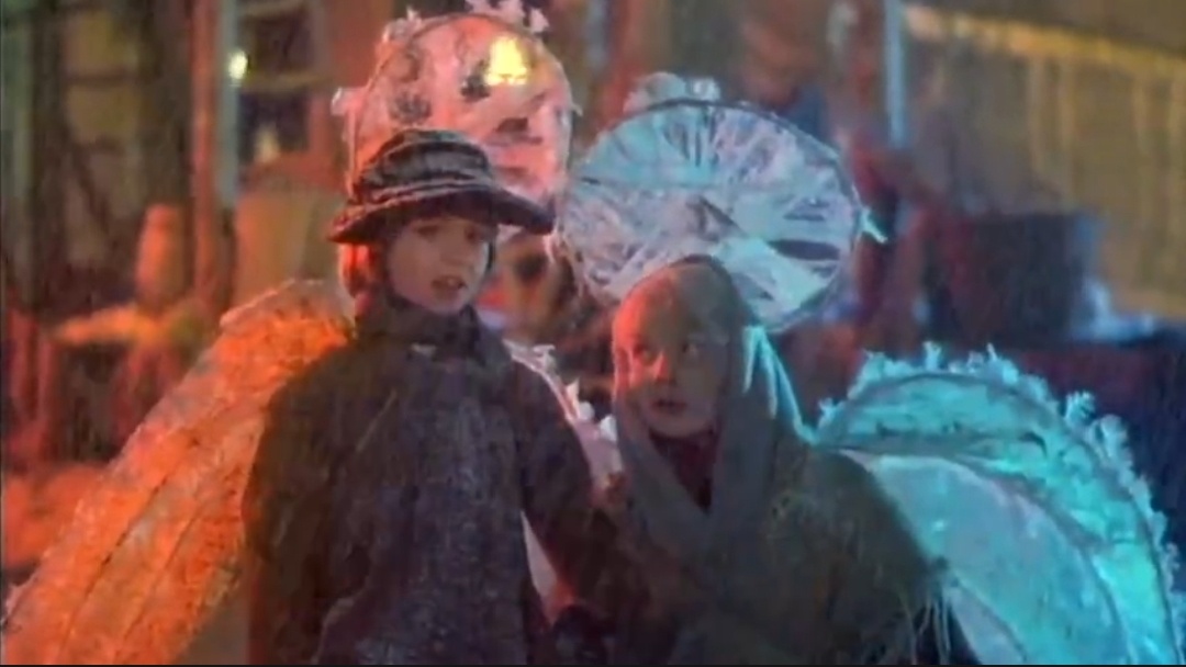 Марта - Татьяна Аксюта, ее брат Май - Ксюша Пирятинская