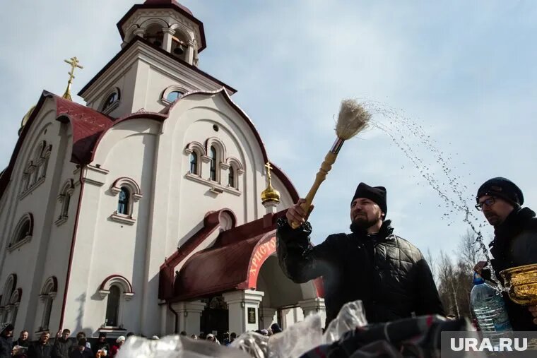 На Пасху храмы Сургута будут охранять силовики и дружинники. Фото: Александр Кулаковский © URA.RU