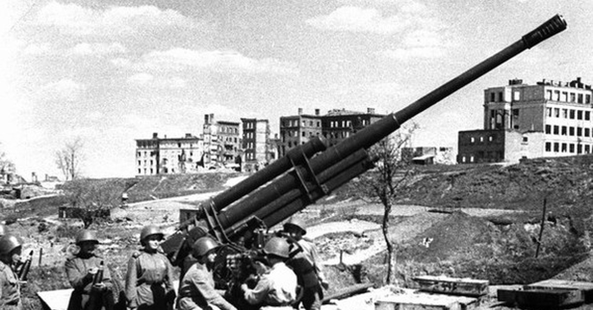 Пост зенитного орудия 1942 г. 