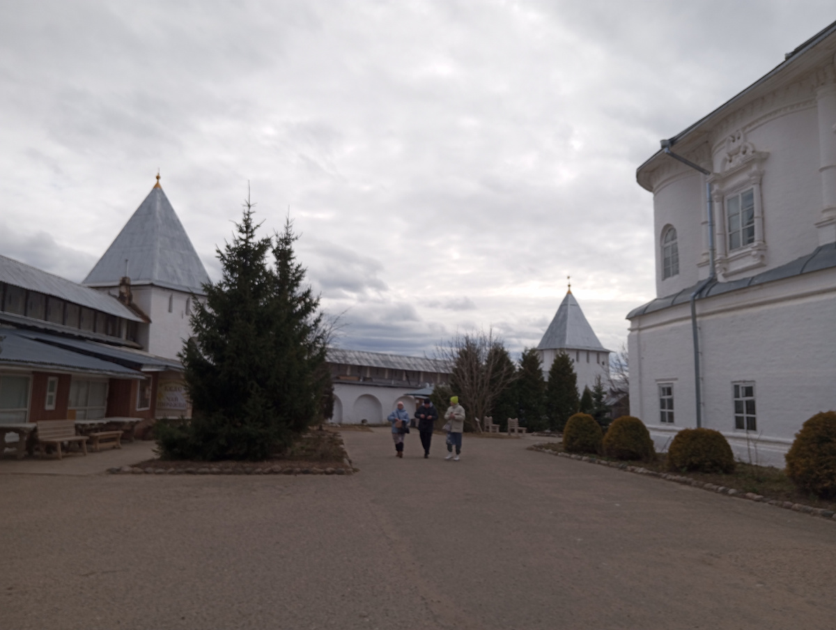 Территория Никитского монастыря