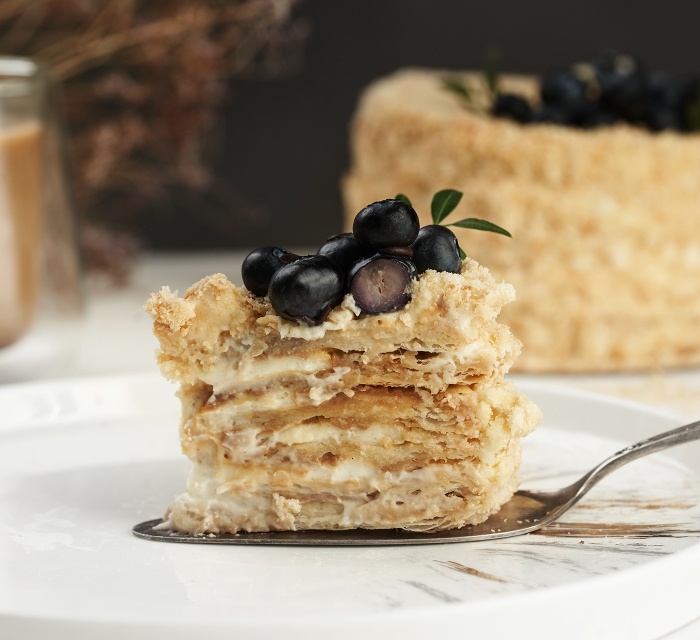 Фото: Знаменитый торт "Наполеон": история классический рецептpirogov.by