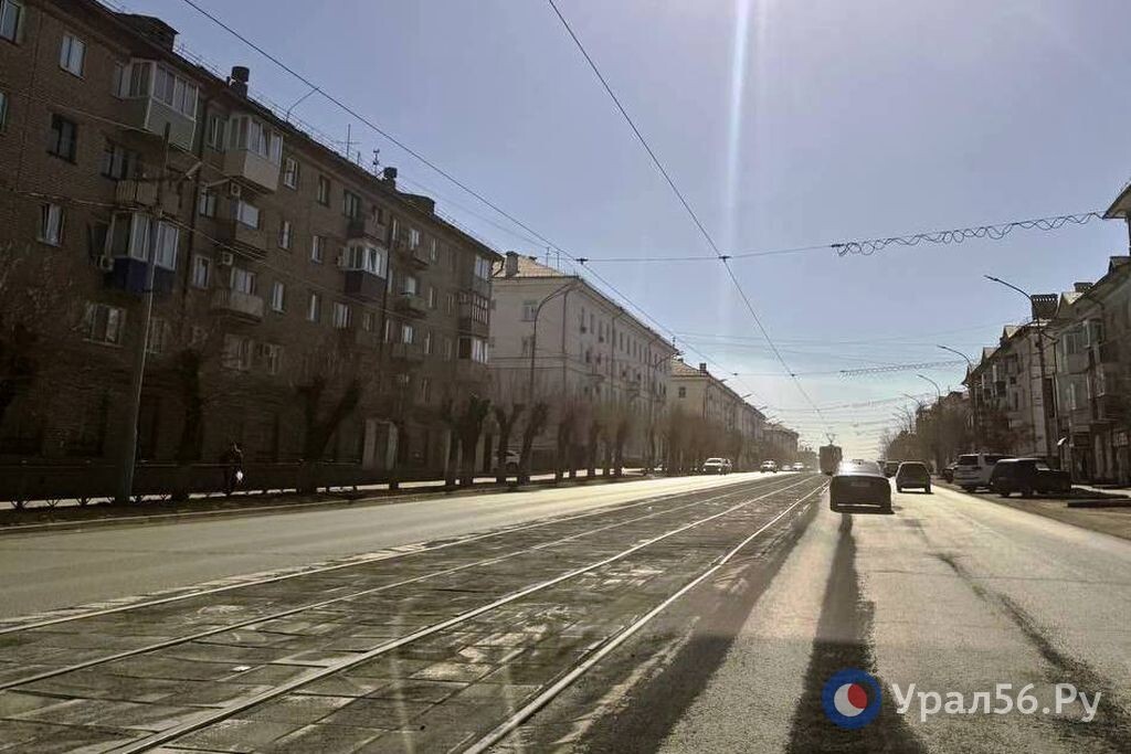    В ближайшие дни комиссия обследует новую плитку между трамвайными путями в центре Орска. Подрядчик будет отвечать за нее 5 лет