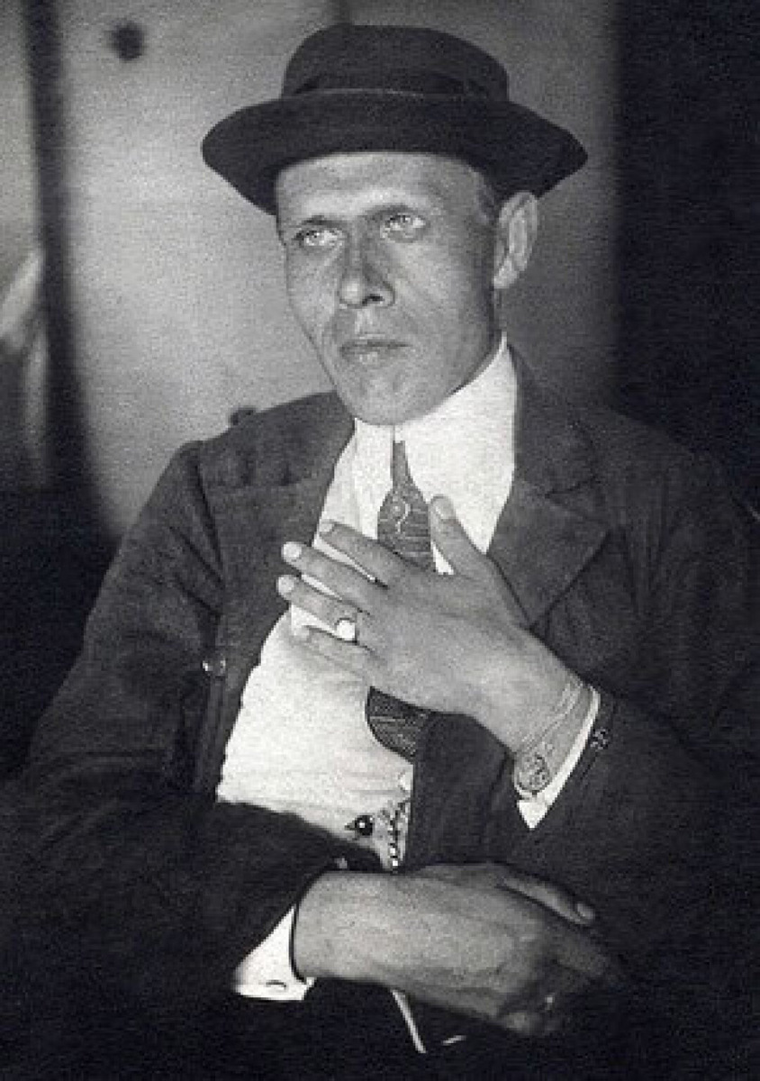    Даниил Хармс. 1930-е. Фотография. Частное собрание, Петербург, ранее — архив Петрова Фото: Изображение предоставлено Собака.ru пресс-службой KGallery