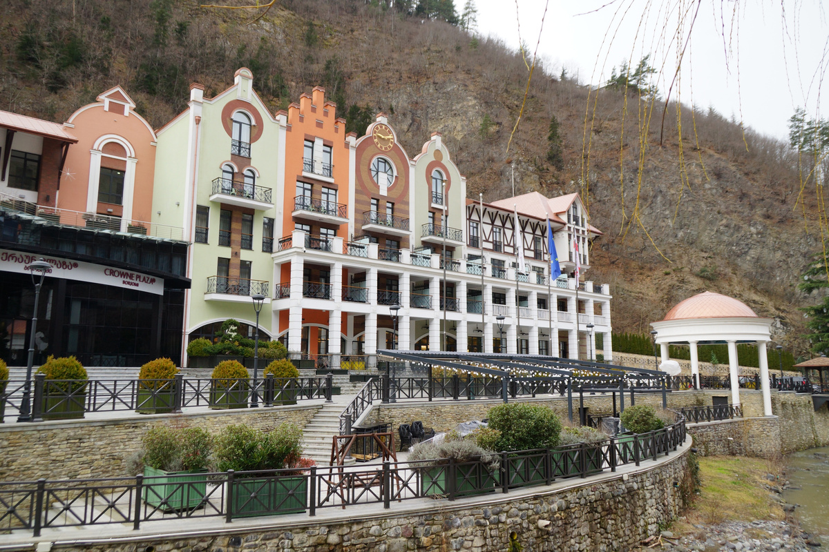 улица 9 апреля (Листайте галерею)