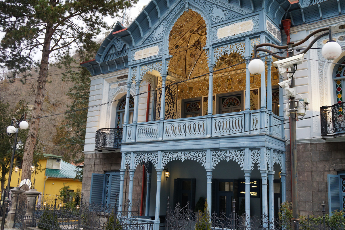 улица 9 апреля (Листайте галерею)