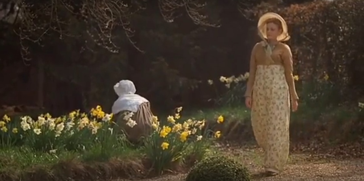 Скришоты к этой статье я подбирала так, чтобы как можно лучше были видны платья