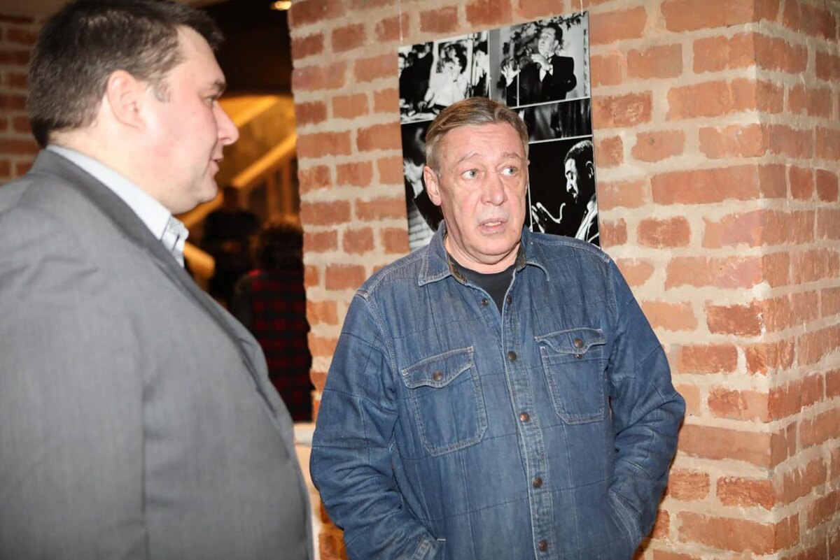 Треугольная форма лица указывает на амбициозность и яркую творческую натуру. АГН "Москва"