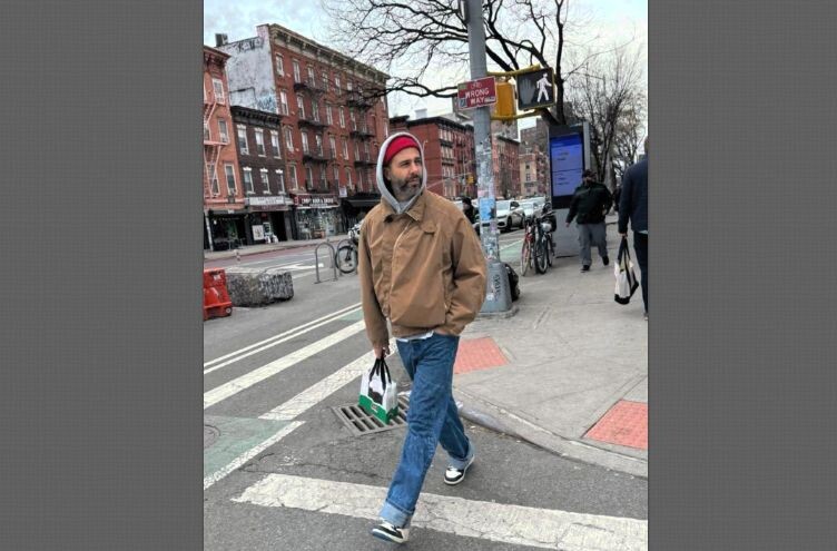 Иван Ургант в нынешнее время живёт за рубежом