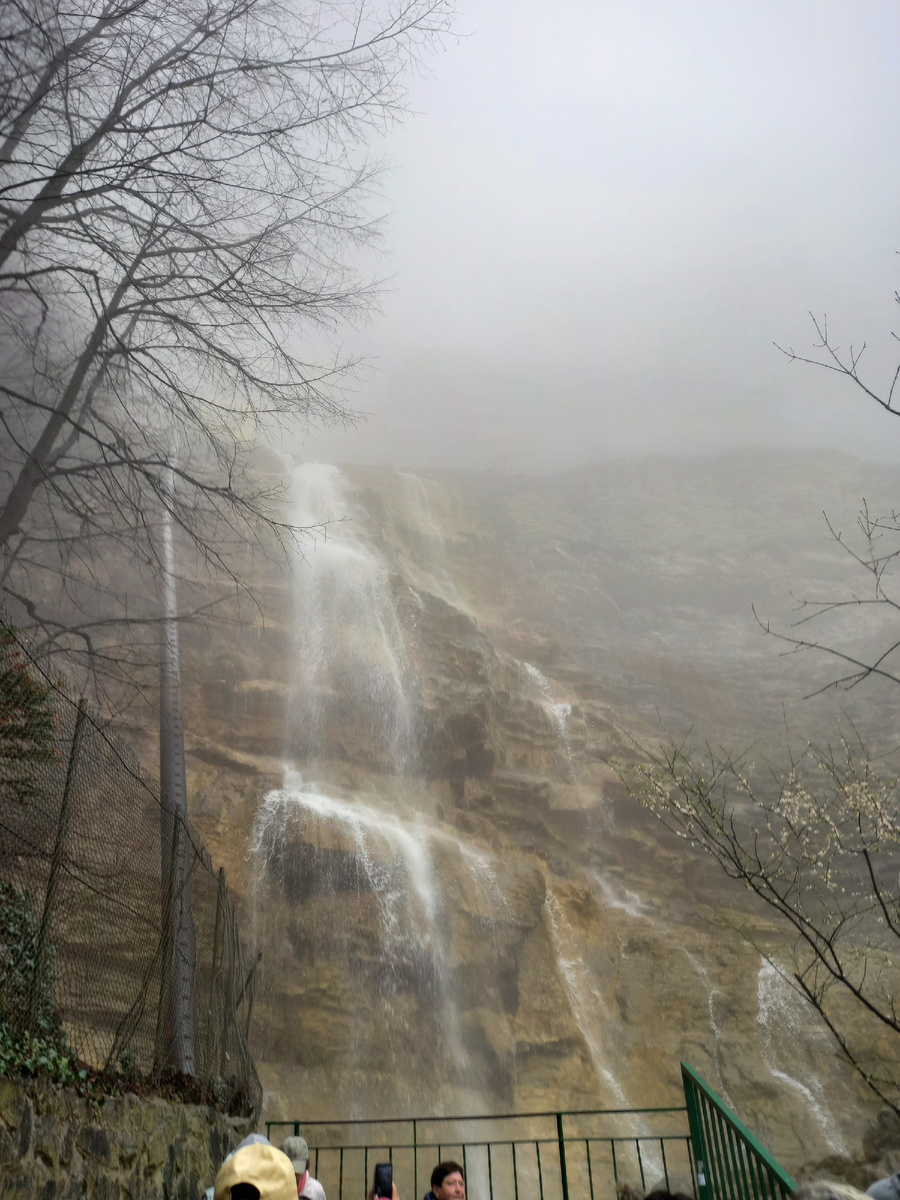 Апрель- тумана много, видно мало