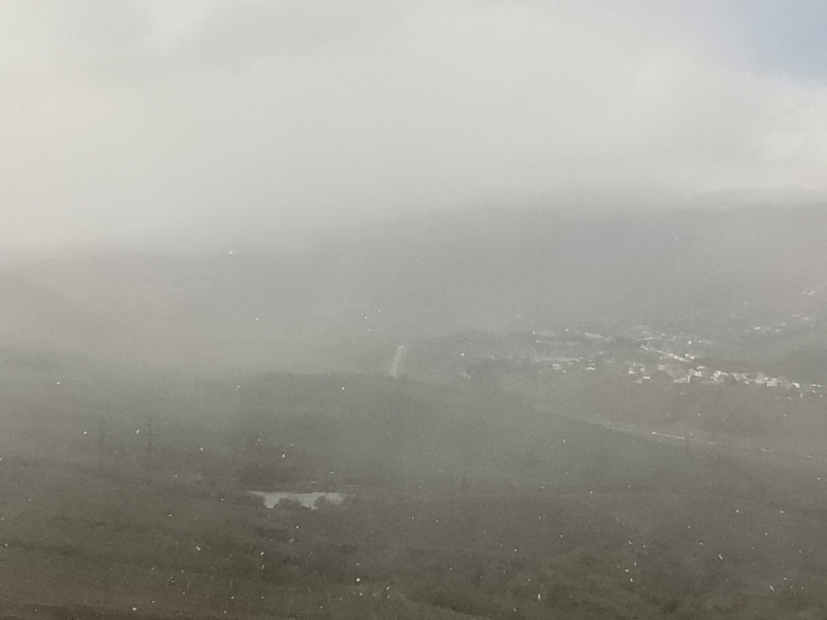 Вид с балкона. И гор не видно. 