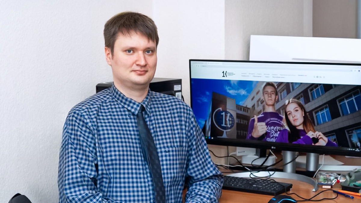 Антон Витальевич Солодухин, кандидат психологических наук, доцент и Леонид Николаевич Бурмин, кандидат технических наук, доцент.