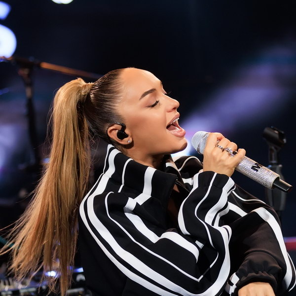     Более 6 миллионов слушателей и зрителей сделали мир добрее на премии «Новое Радио Awards»