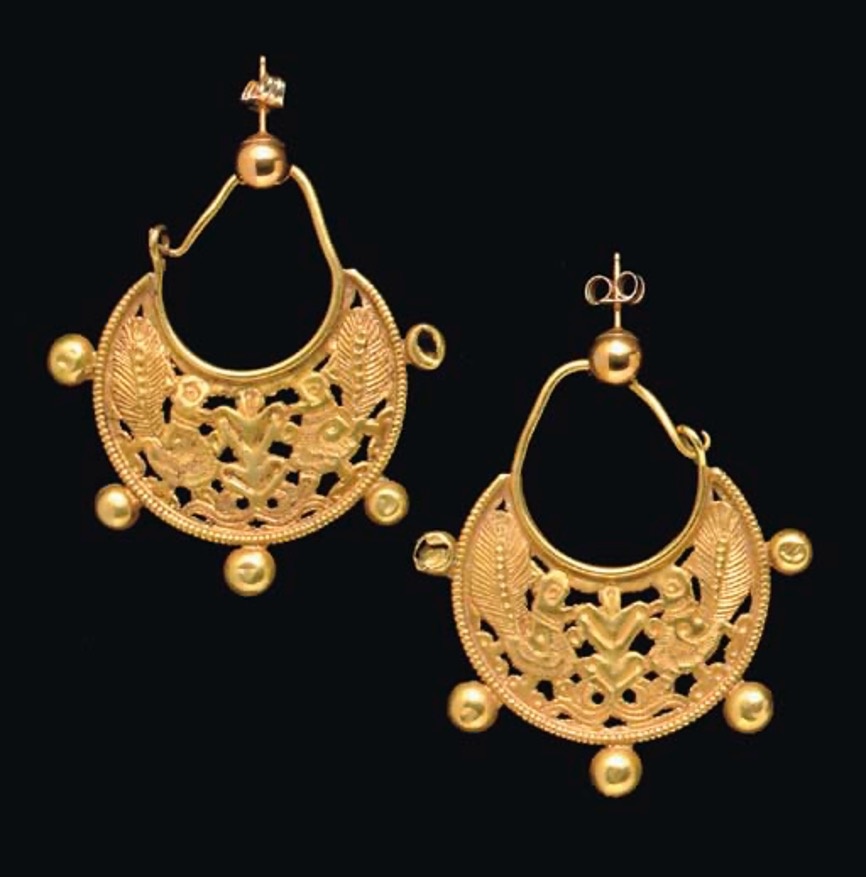 Илл. 2. Золотые серьги-лунницы с павлинами и древом, Византия, 6-7 гг.