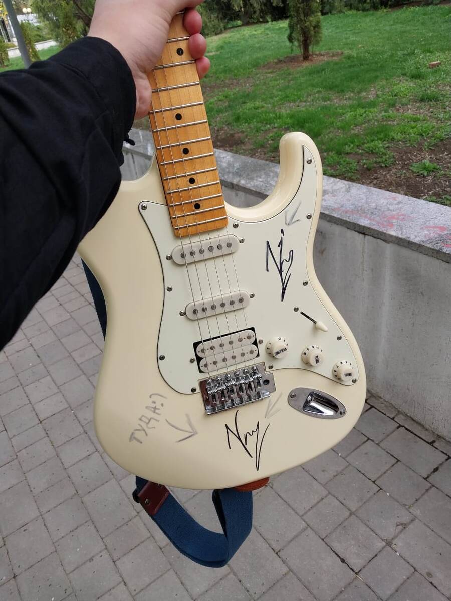 Автограф Ю. Каспаряна группы КИНО 