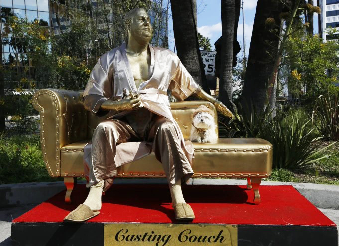 П.Джизус и Д.Монро. Скульптура «Кастинг на диване». 02.03.2018г.