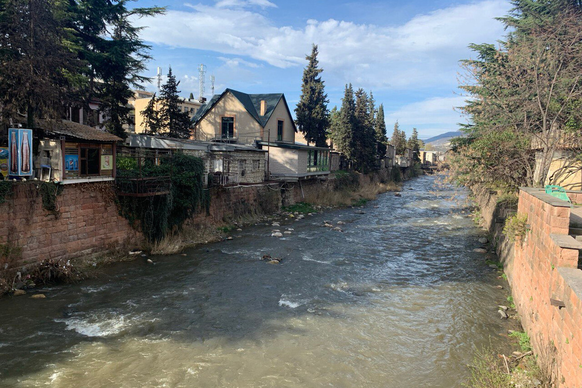 В центре Иджевана достопримечательностей нет, поэтому мы просто дошли до городского фонтана и сделали несколько снимков 