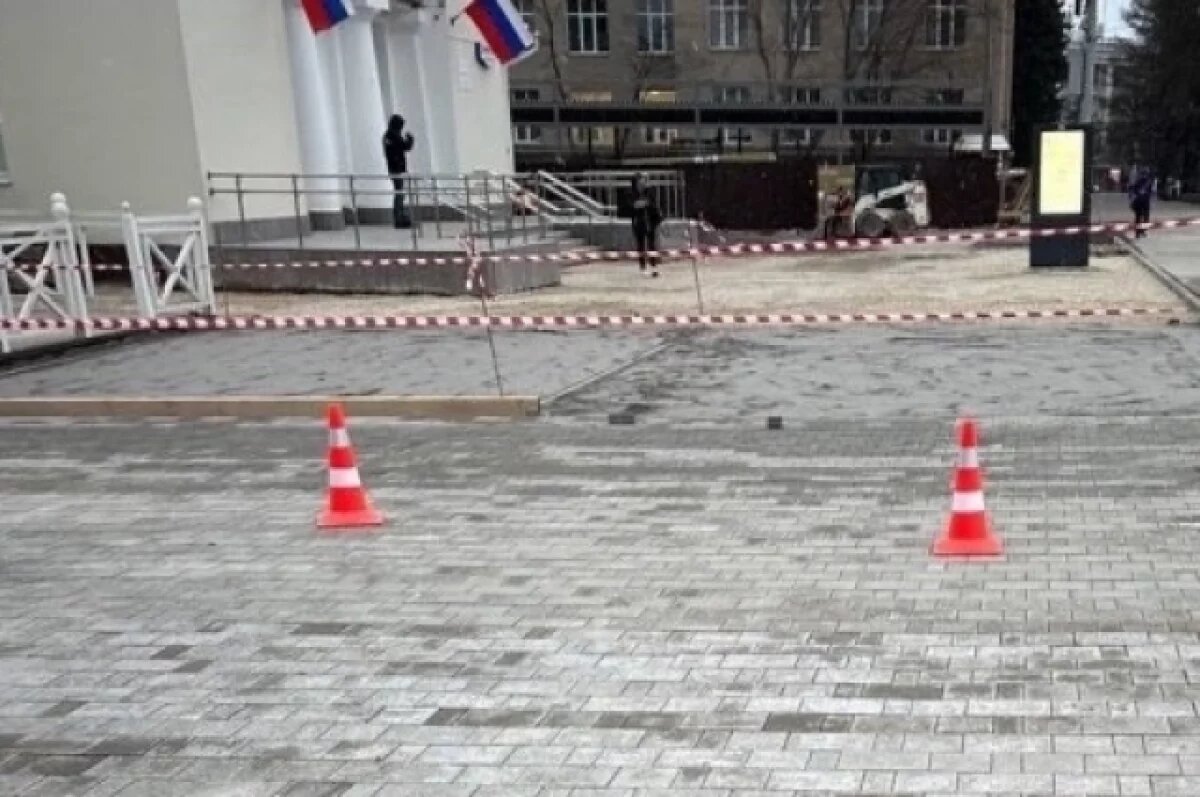    В Туле тротуарную плитку ремонтируют у Автовокзала