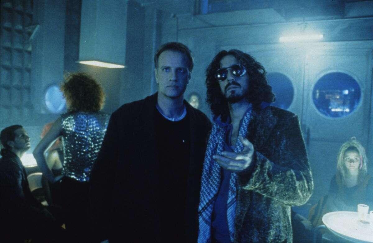 Кадр из фильма «Нирвана» (1997)