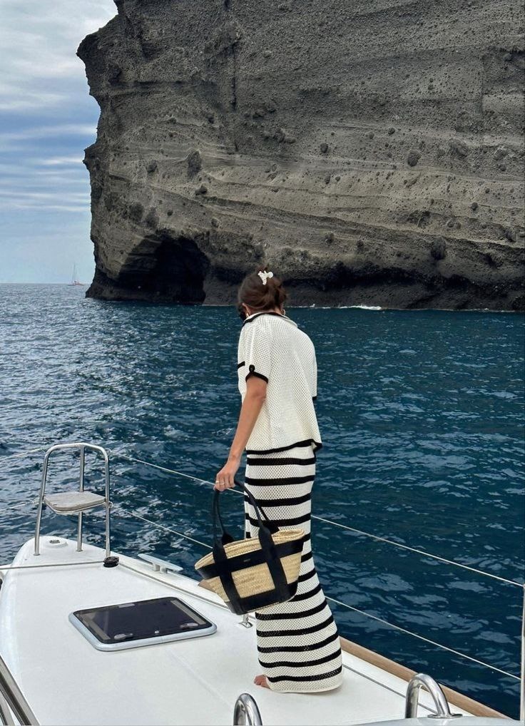 Вязанный черно-белый женский летний костюм с длинной юбкой от MIABONILA