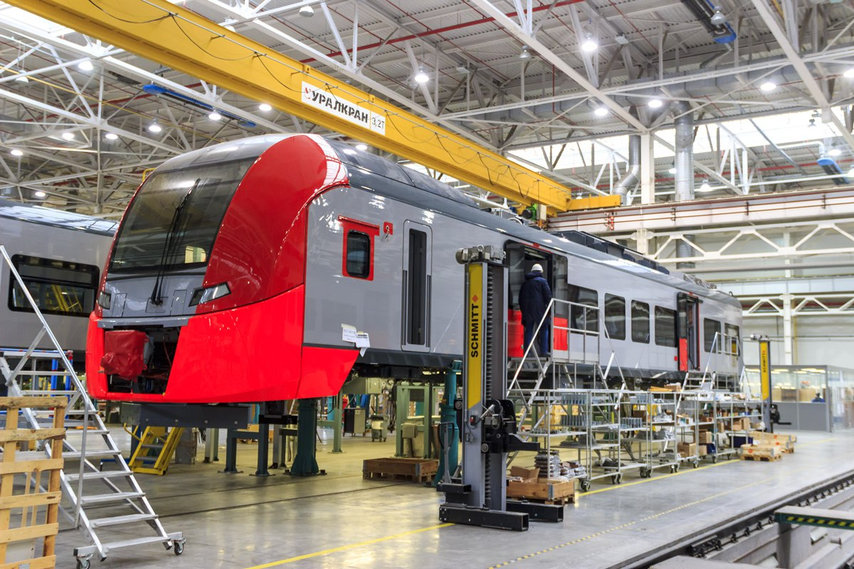 Сборка электропоезда ЭС2Г «Ласточка» на заводе «Уральские локомотивы». Источник: Кирилл Широков/railgallery