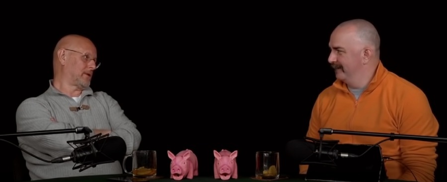 Дмитрий Пучков и Клим Жуков сошлись в главном - эти ваши таунхаусы полное дерьмо! Скриншот видео. 