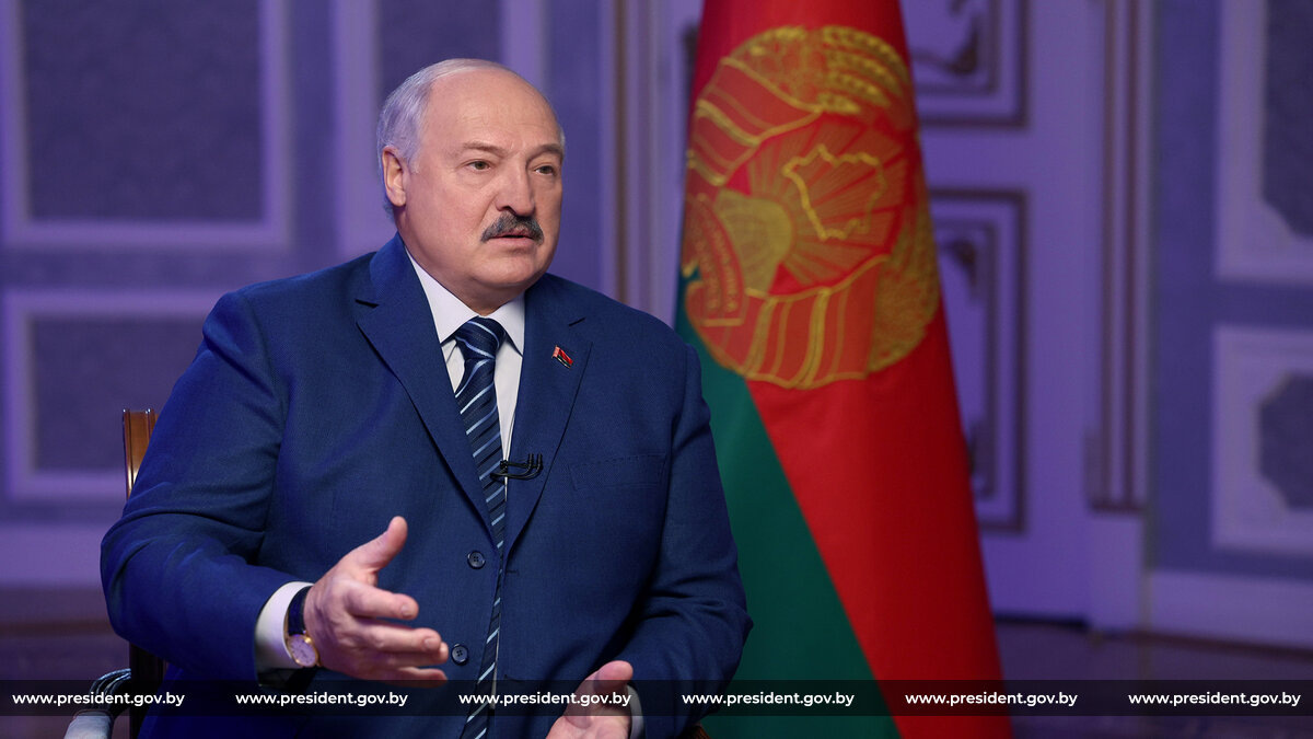 Президент Беларуси Александр Лукашенко 8 апреля дал интервью межгосударственной телерадиокомпании "Мир". 