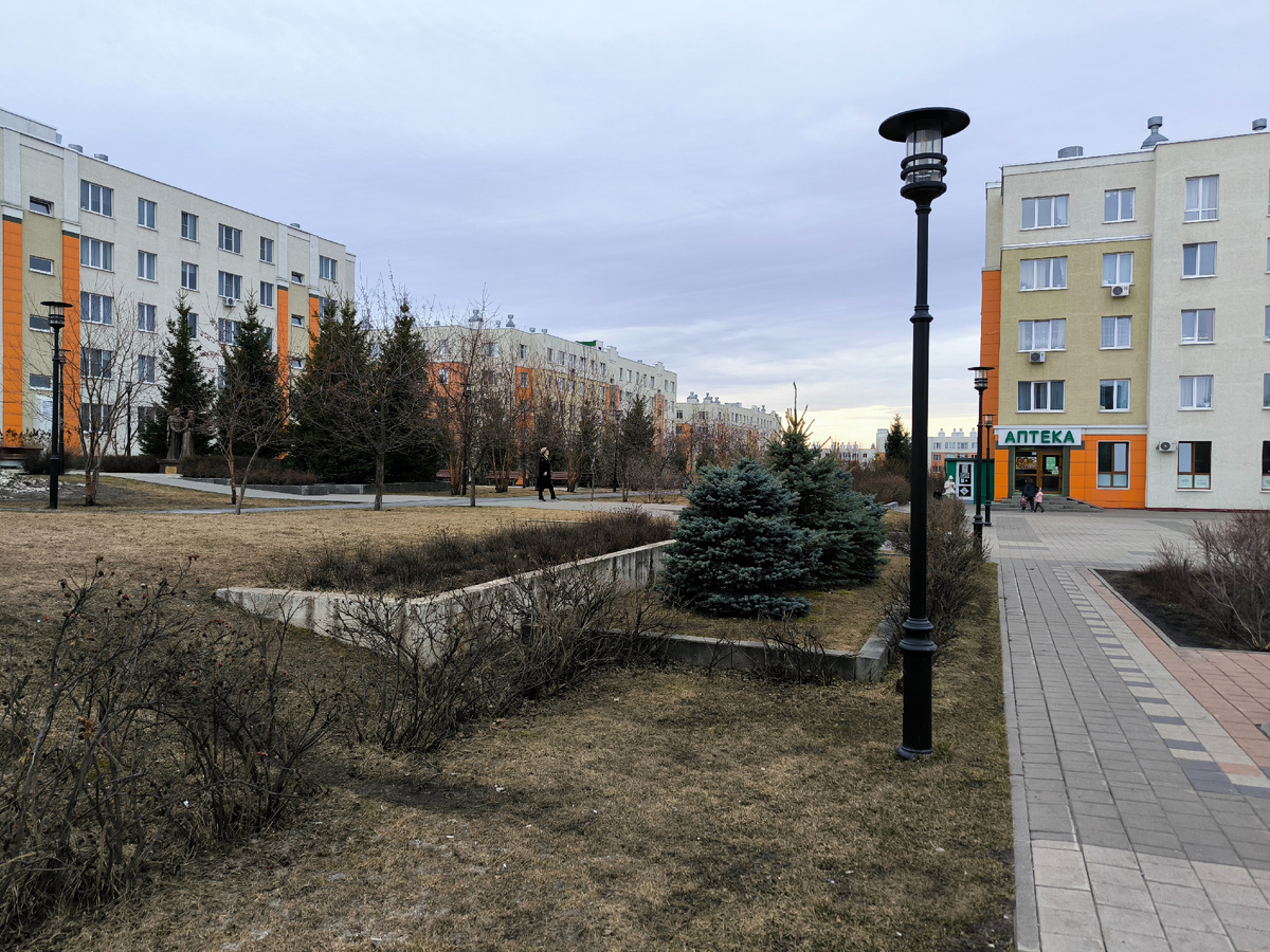 Осенний бульвар на Лесной Поляне. Весеннее состояние пока не отличается от осеннего