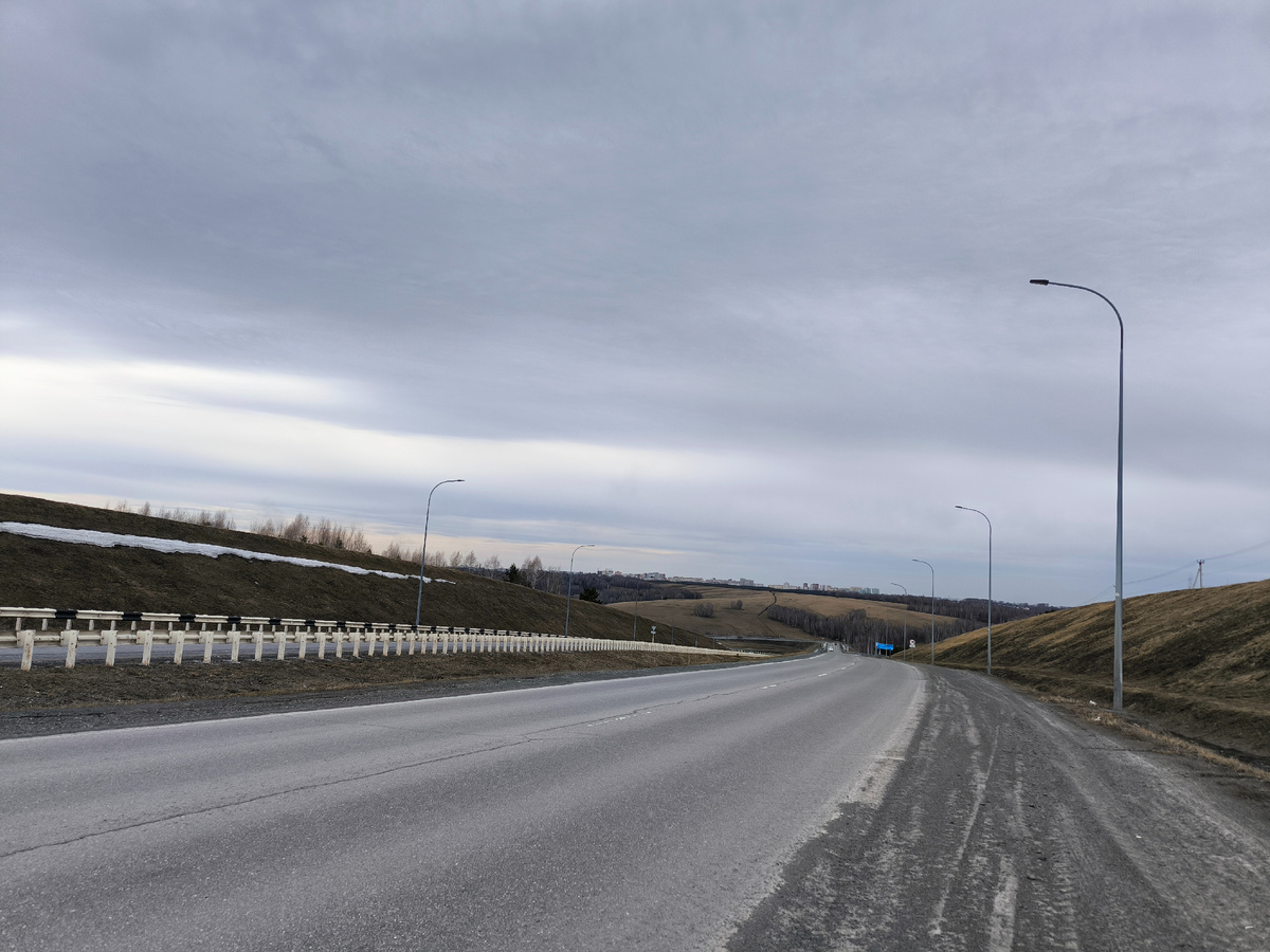 Зелени пока не видно. Снег остался только в укромных местах