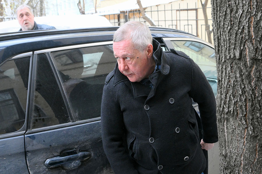 Видите Высоцкого на фото? А он есть... Фото Яндекс.Картинки. 