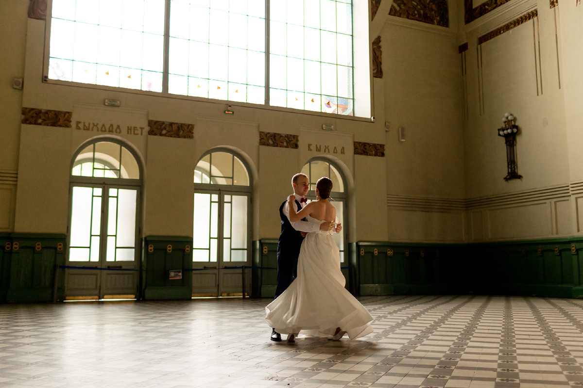 Вокзал не уступает в величии дворцам.