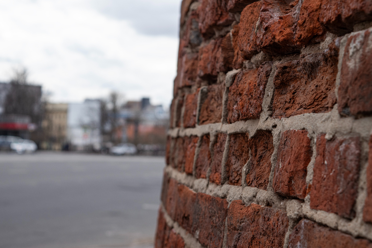 Листайте карусель с картинками.