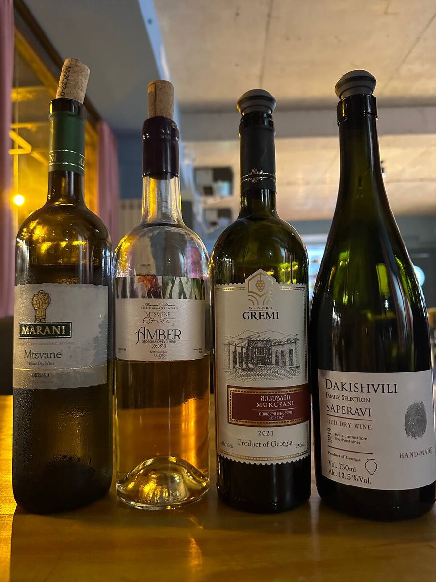 По приезду в Тбилиси, первым делом, направились на винную дегустацию