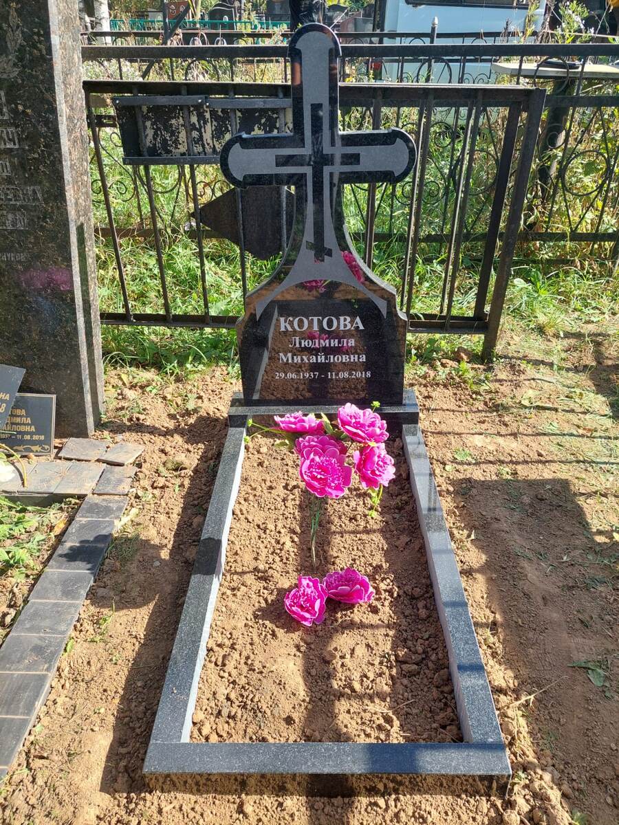 Выбираем памятник для женщины