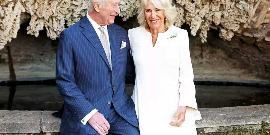 Как у британской королевы Камиллы оказалась русская брошь от Фаберже