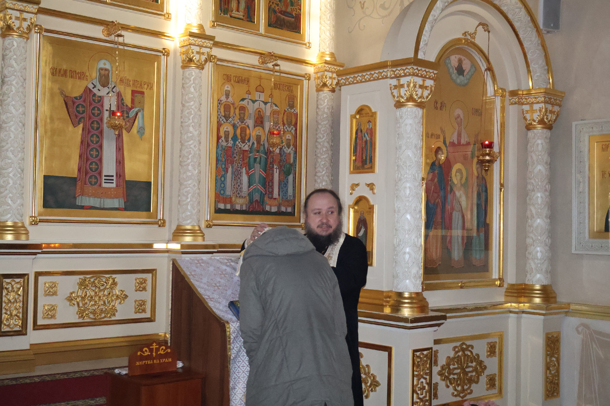 Исповедь у нашего дорогого настоятеля. Листайте галерею