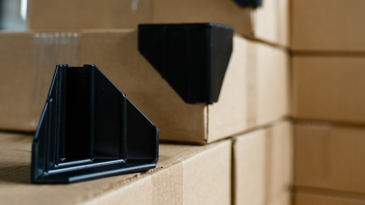 уголок +для защиты углов мебели	