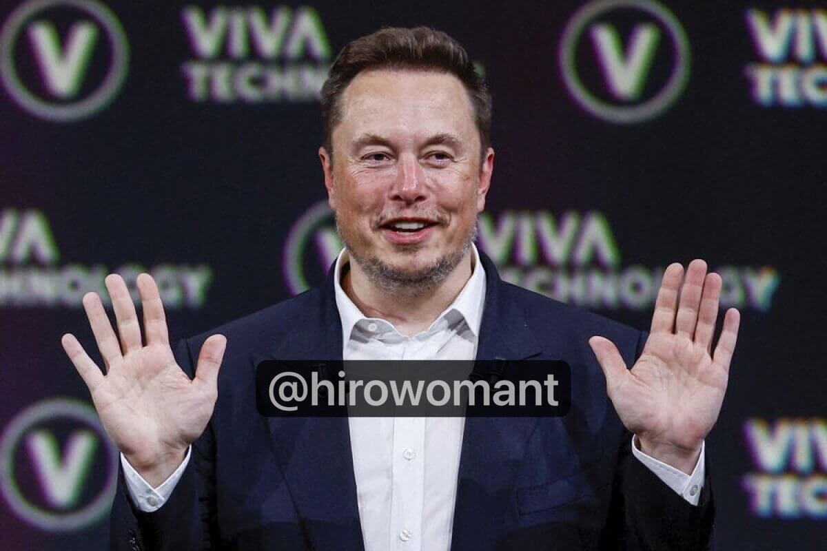 Знак «куриная лапка» на руках Илона Маска