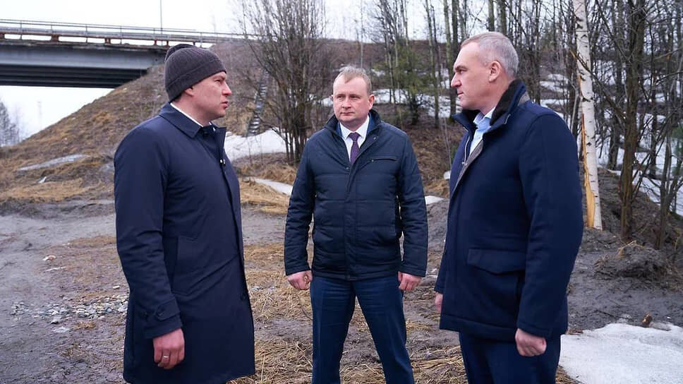 Губернатор ХМАО Руслан Кухарук (справа) и бывший глава Пыть-Яха Дмитрий Горбунов (в центре).📷Фото: Telegram-канал Руслана Кухарука