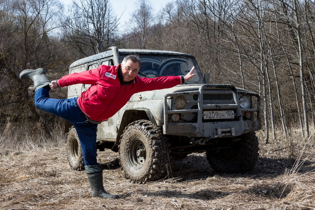 Большой внедорожный тест-драйв УАЗ Хантер против Рейндж-Ровер - по ссыле ниже: