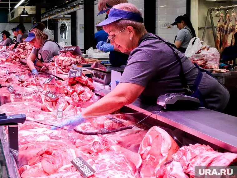 «Роспотребнадзор» в ХМАО арестовал свинину в «Светофоре»
Фото: Денис Моргунов © URA.RU