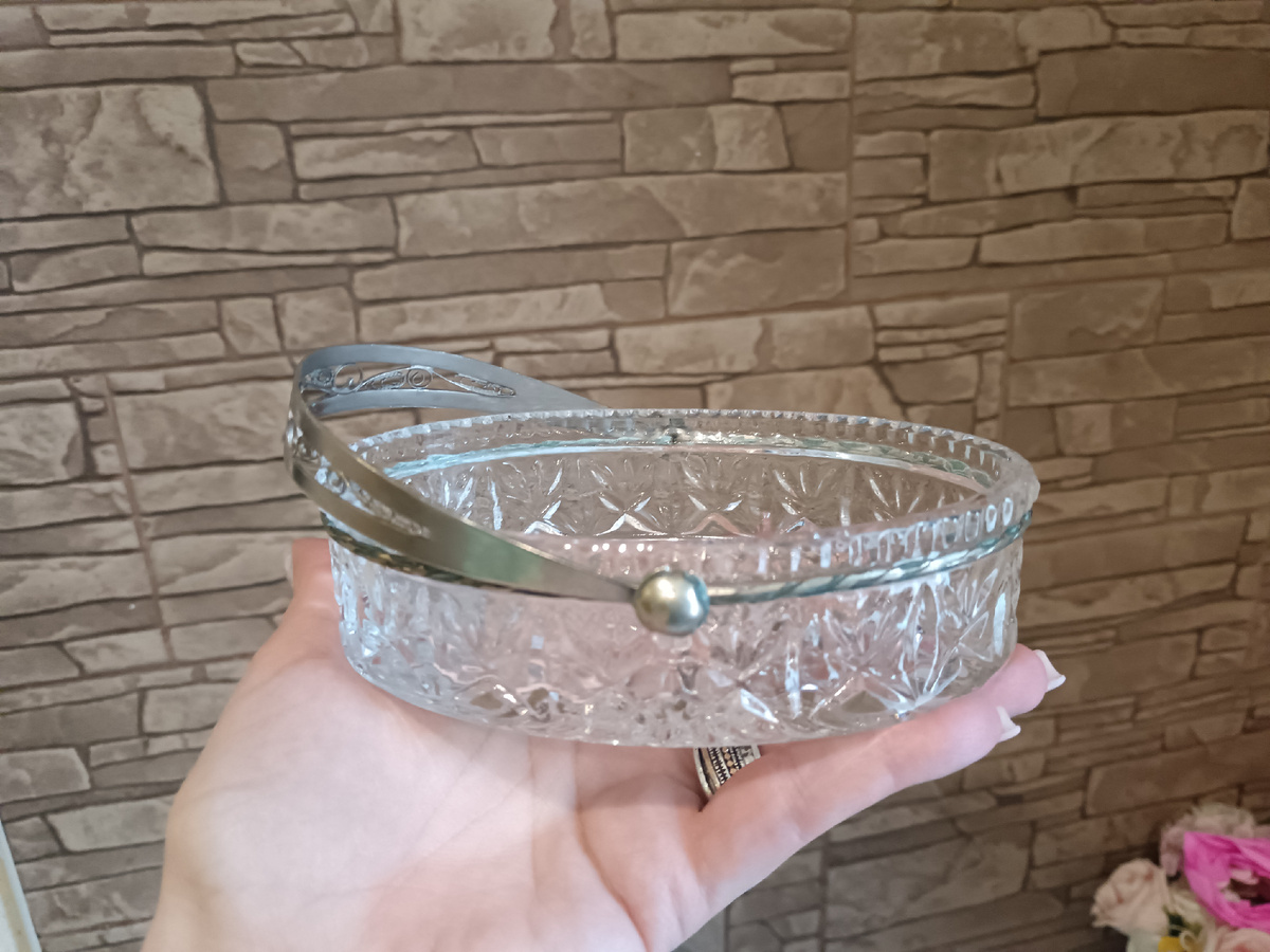 Икорница овальной формы с ручкой и ободком из мельхиора