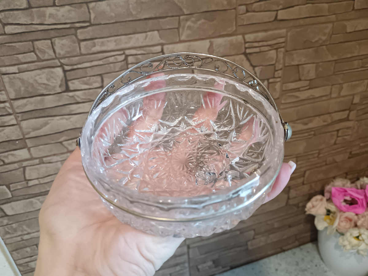 Еще одна икорница, но круглой формы