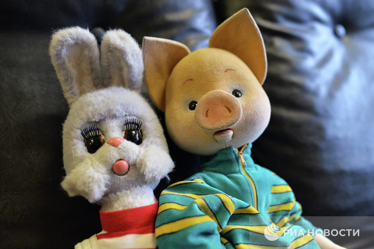 Куклы «Степашка» и «Хрюша» в костюмерной детской телевизионной передачи «Спокойной ночи, малыши!» в телецентре «Останкино», 2013 год © Владимир Песня, РИА Новости
