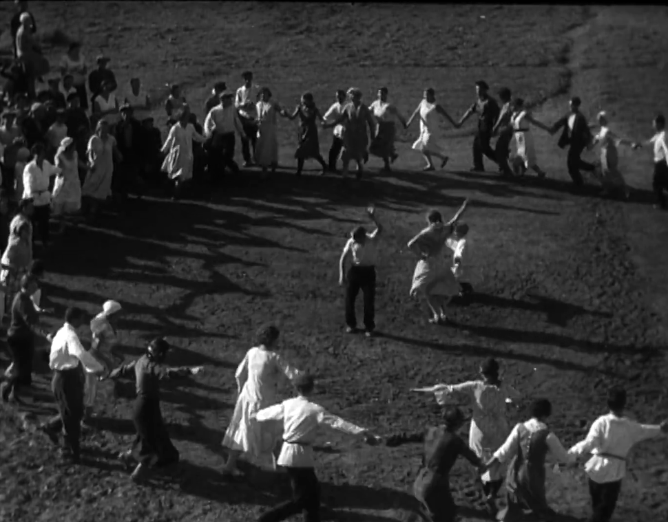 Кадр из «Гармони»