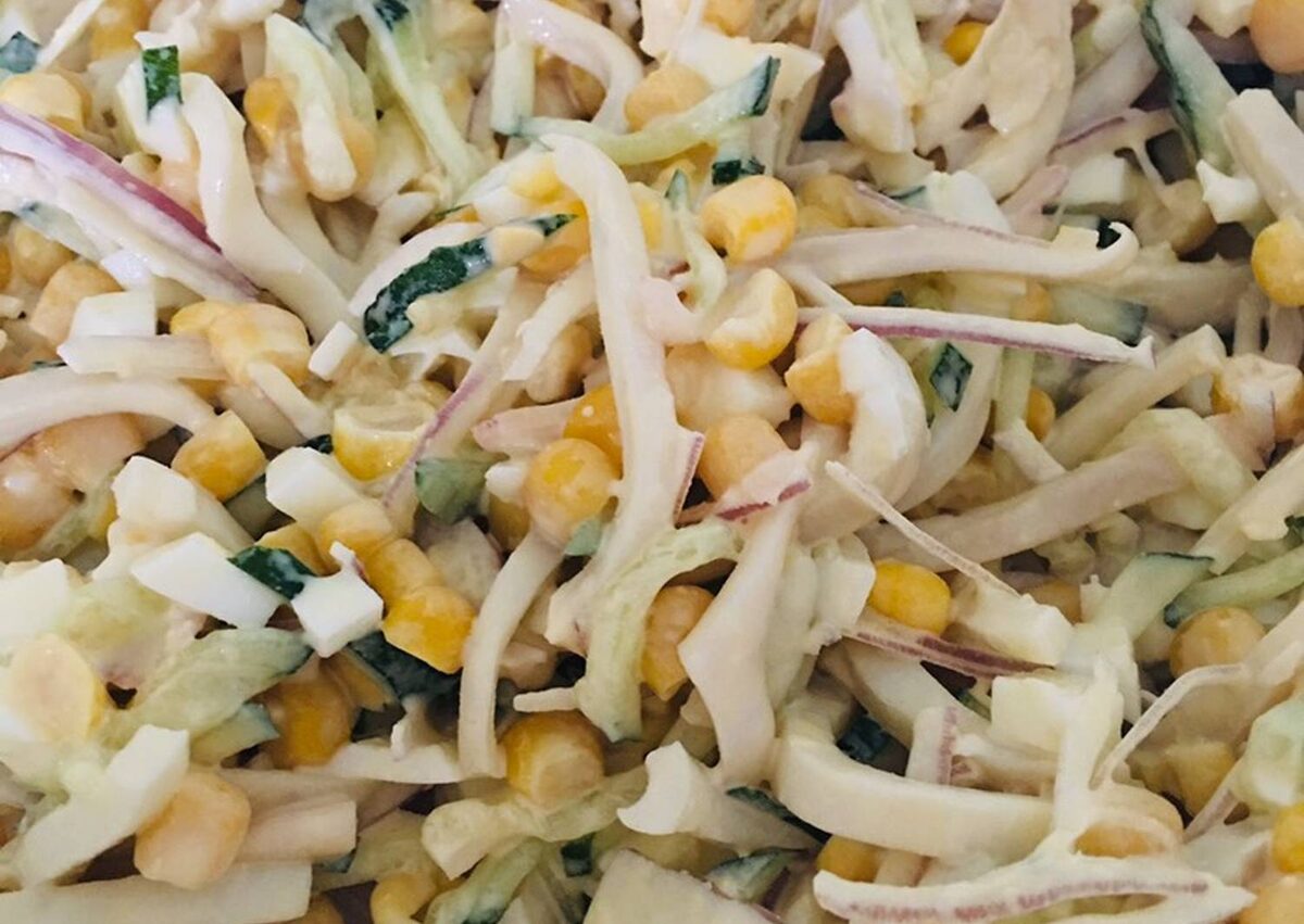 Салат из кальмаров с яйцом. Фото из открытого источника в интернете 