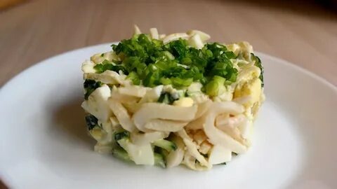 Салат из кальмаров. Фото из открытого источника в интернете 