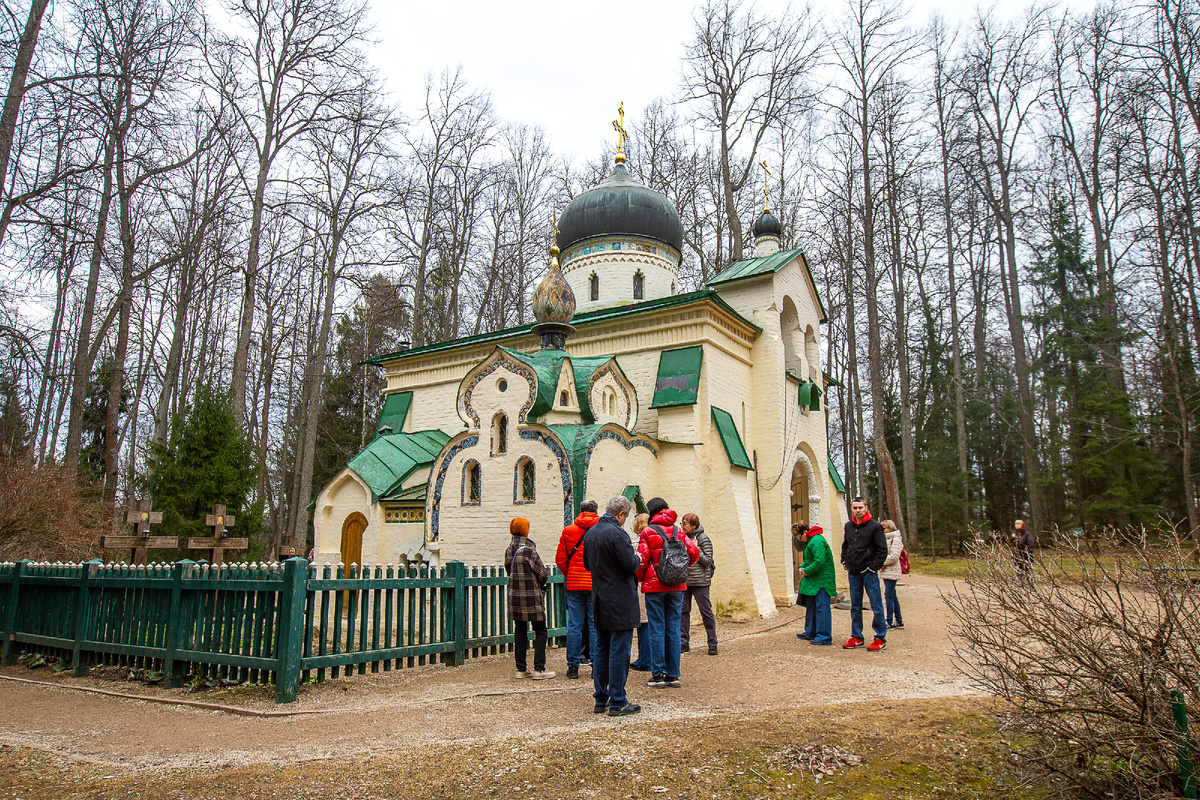 Церковь Спаса Нерукотворного Образа в усадьбе Абрамцево. Московская область. Фото автора статьи
