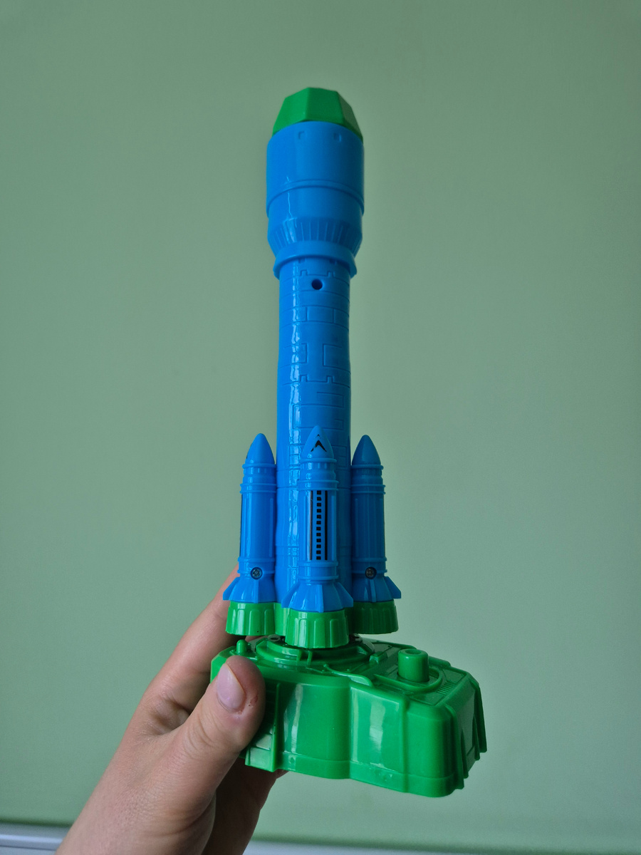 Ракета на пружине, которая подпрыгивает 