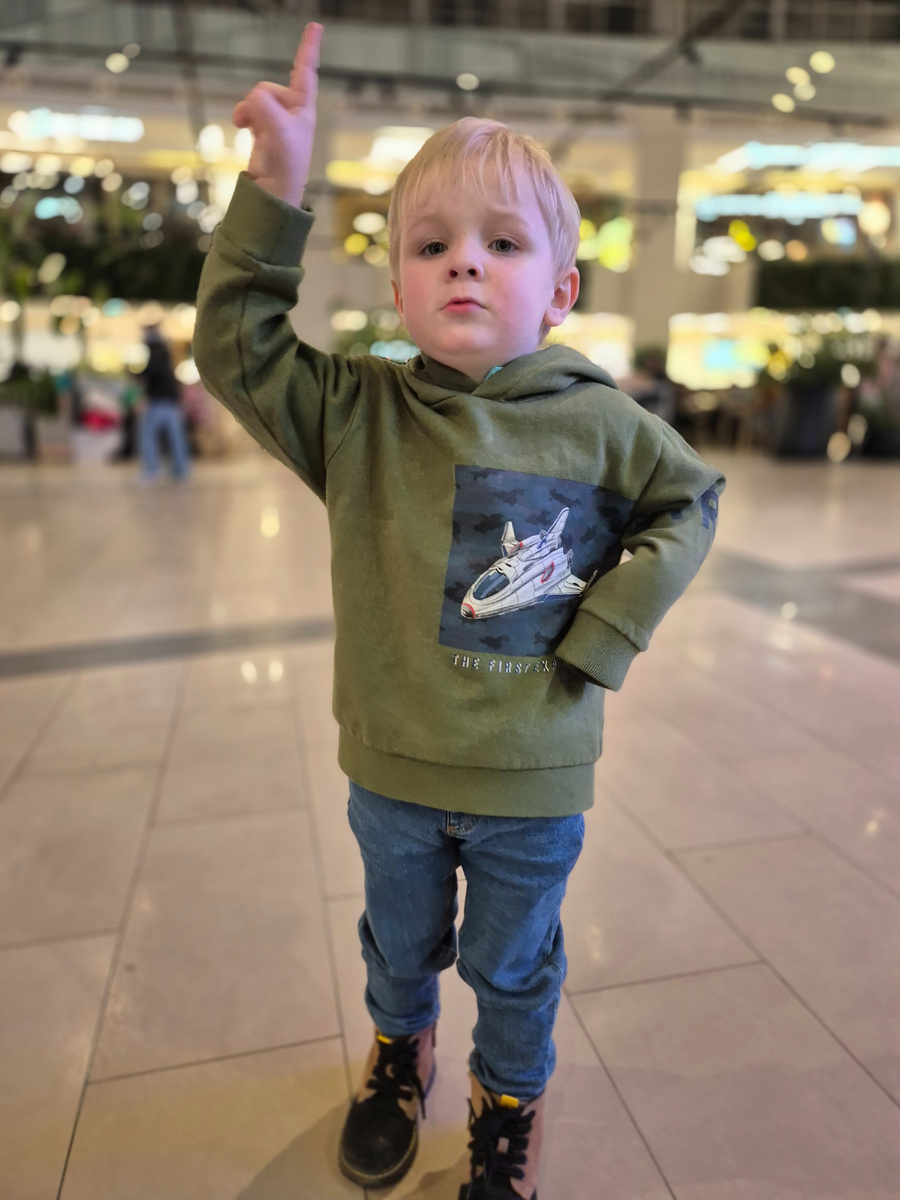 Гриша в тематическом прикиде в этот день космонавтики 