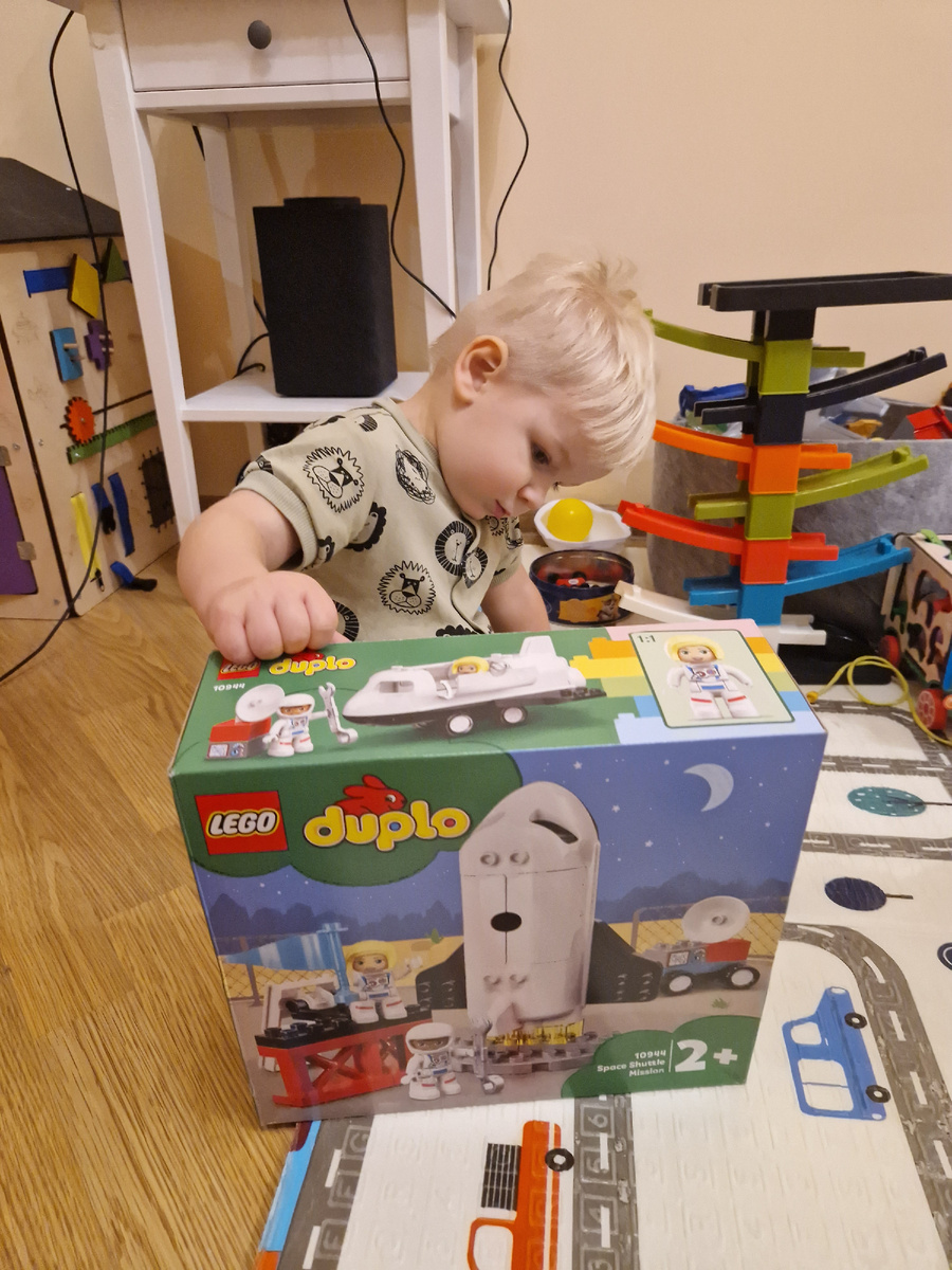 Шаттл лего дупло, тут тоже Грише 2 года